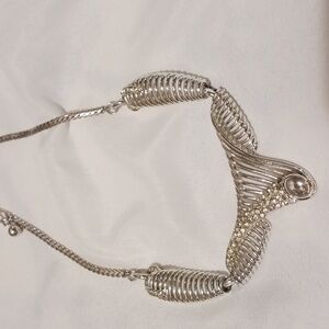 Ladies silver tone necklace